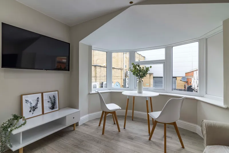 Luxury 1 Bedroom Apartment // 2026/7 - Image 12